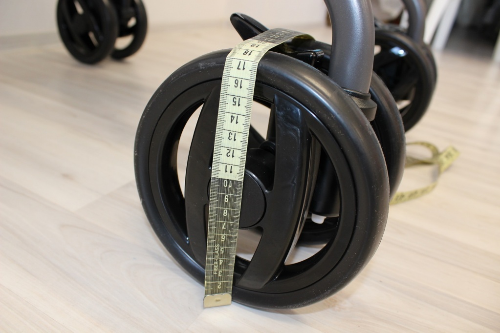 коляска Pliko